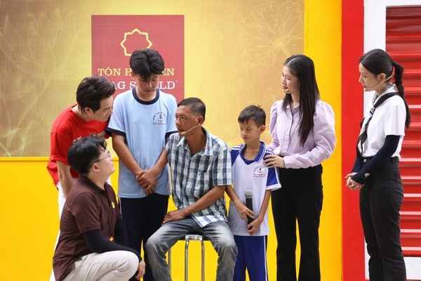 Đăng Khôi – Thủy Anh rơi nước mắt trước câu nói ‘con rất thương mẹ’ của bé mồ côi