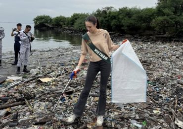 Trịnh Mỹ Anh cùng thí sinh Miss Earth 2025 làm sạch bãi biển Manila