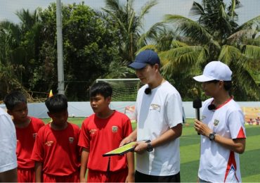 HLV Kim Sang Sik xuất hiện tại Cầu thủ nhí 2025 dù lịch trình bận rộn