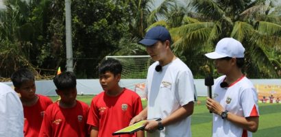 HLV Kim Sang Sik xuất hiện tại Cầu thủ nhí 2025 dù lịch trình bận rộn