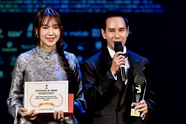 Lý Hải giành hai giải thưởng điện ảnh quốc tế cùng ‘Lật mặt 8’