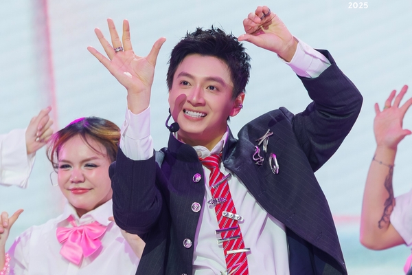 Ngô Kiến Huy lần đầu làm đội trưởng, nhận lời khen tuyệt đối từ MC Trấn Thành, Karik Ngô Kiến Huy lần đầu làm đội trưởng, nhận lời khen tuyệt đối từ MC Trấn Thành, Karik