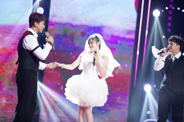 Lâm Ngọc Trọng hóa thần tình yêu, se duyên cho ca sĩ Red và Tina Trần