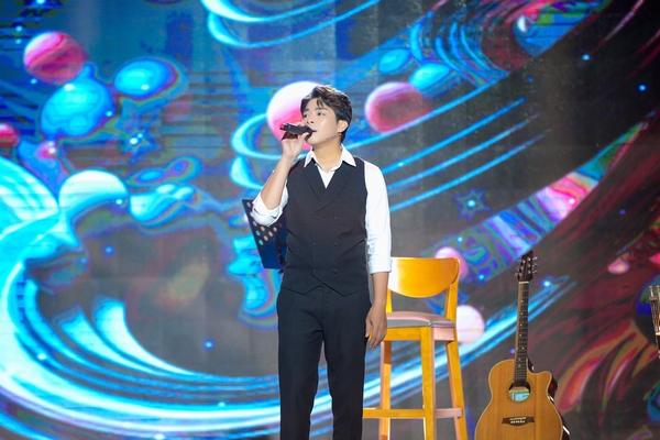 Danh ca Thái Châu ấn tượng với giọng thoại và hát trầm ấm của Trần Tuấn Kha Danh ca Thái Châu ấn tượng với giọng thoại và hát trầm ấm của Trần Tuấn Kha