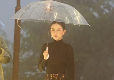 Á hậu Linh Đan diễn first face show NTK Adrian Anh Tuấn tại Sapa