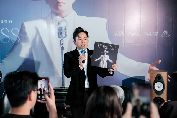 Tùng Dương ra mắt album analog ‘The Voice – Timeless’