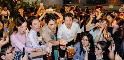 Thu Trang ‘chơi lớn’ khi tái hiện đám giỗ miền Tây trong showcase ‘Ai thương ai mến’