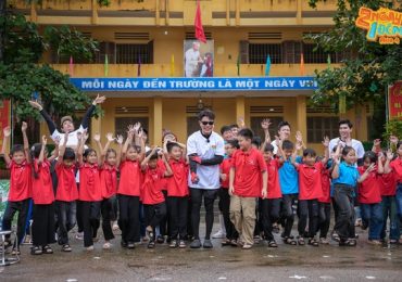 Dàn cast hóa thành sao đỏ, Dương Lâm ‘hòa tan’ với các em học sinh