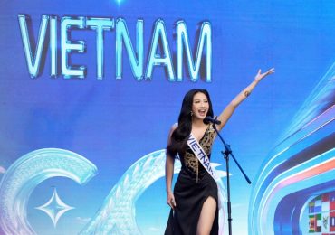 Đương kim Miss Cosmo trao sash cho 71 đại diện tại Huế