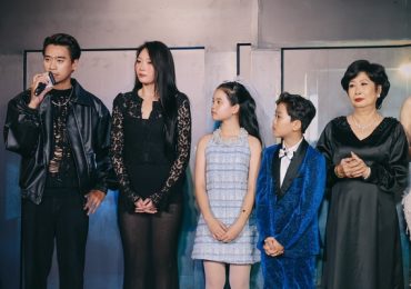 Dàn diễn viên trong ‘vũ trụ Lật Mặt’ đổ bộ thảm đỏ ‘Nhà hai chủ’