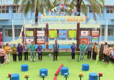 Chuyến xe nhân ái: Mẹ đơn thân nuôi 4 người con, vượt khó làm đủ nghề để con được đến trường