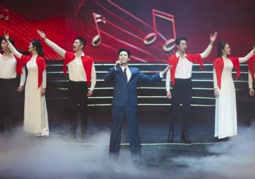 Anh Tú trình diễn ca khúc tự sáng tác ‘Thưa Đảng’