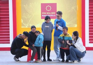 Hà Đức Chinh xúc động với nỗi đau của em nhỏ mồ côi khi tham gia ‘Mái ấm gia đình Việt’