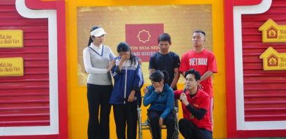 Hoa hậu Ngọc Hân và Đỗ Kim Phúc động viên các em nhỏ vượt khó