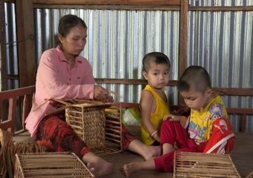 Chuyến xe nhân ái: Ông ngoại 60 tuổi ngày đêm lao lực mong có tiền cứu cháu bị bệnh tim bẩm sinh