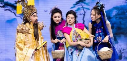 Hoa hậu Yến Nhi lần đầu diễn Táo Xuân