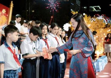 Hoa hậu Hoàng Thanh Nga lan toả yêu thương cùng chương trình ‘Gắn Kết Yêu Thương’