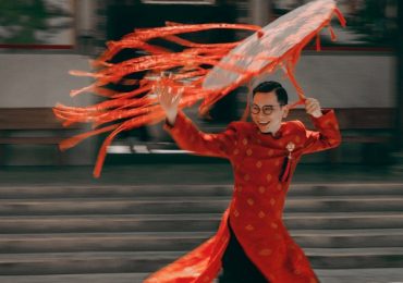 Nhiếp ảnh gia Kiếng Cận mượn tà Áo dài kể chuyện ký ức quê hương dịp Tết Bính Ngọ 2026