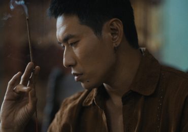 Kiều Minh Tuấn hóa thân pháp sư trừ tà trong ‘Phí Phông: Quỷ Máu Rừng Thiêng’