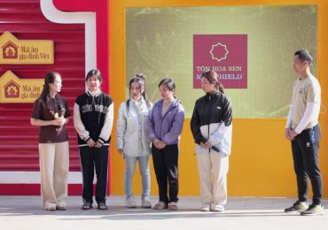 Hằng BingBoong và Nguyễn Đình Triệu xót xa người phụ nữ gồng gánh nuôi 2 con sau khi chồng mất