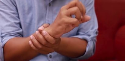 Lời Cảnh Báo: Ngồi lâu, ít vận động nguy cơ bệnh xương khớp ở người trẻ