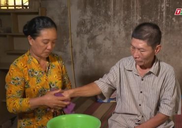 Chuyến xe nhân ái: Vợ tai nạn nứt xương chậu, chồng làm đủ nghề để gồng gánh gia đình