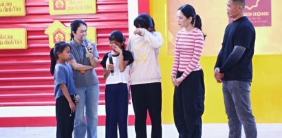 MC Thanh Thảo nghẹn lòng trước nữ sinh nghèo vừa học vừa phụ mẹ nuôi cha bệnh