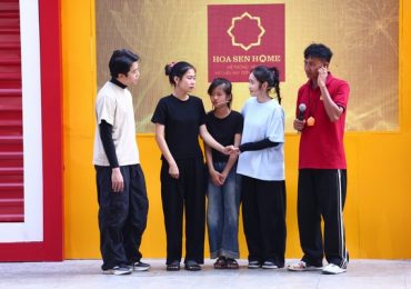 Cris Phan nghẹn ngào trước những câu chuyện của các bé gái mồ côi cả cha lẫn mẹ