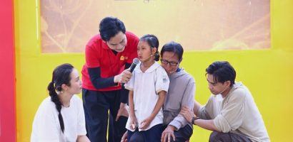 Á hậu Huỳnh Phạm Thủy Tiên xót xa trước cô bé 10 tuổi quá hiểu chuyện