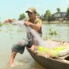 Chuyến xe nhân ái: Gia đình nghèo mất phương tiện kiếm sống, chông chênh sau ngày rời mé sông