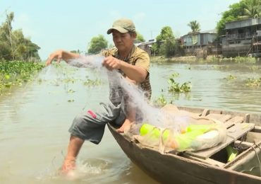 Chuyến xe nhân ái: Gia đình nghèo mất phương tiện kiếm sống, chông chênh sau ngày rời mé sông