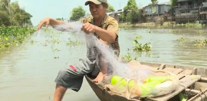 Chuyến xe nhân ái: Gia đình nghèo mất phương tiện kiếm sống, chông chênh sau ngày rời mé sông