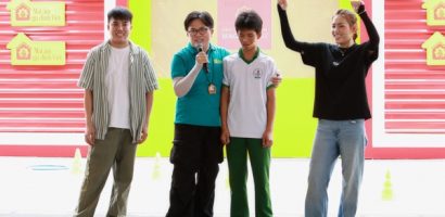 Á hậu Đỗ Cẩm Ly nghẹn lòng trước nghị lực của cậu bé chăm mẹ bệnh sau giờ học