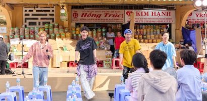 Duniverse đi khắp chợ ‘chèo kéo’ khán giả tham dự buổi diễn miễn phí và cái kết ngoài dự đoán