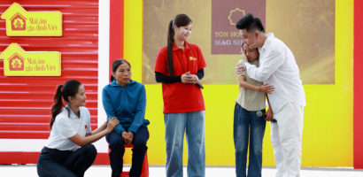 Lâm Vỹ Dạ bật khóc tại ‘Mái ấm gia đình Việt’