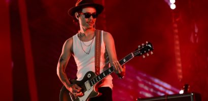 Khán giả TP.HCM trải nghiệm concert lúc nửa đêm với Microwave và Bức Tường