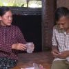Chuyến xe nhân ái: Vợ gãy chân 6 lần vì bệnh, người chồng oằn vai gánh vác cả gia đình