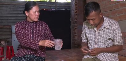 Chuyến xe nhân ái: Vợ gãy chân 6 lần vì bệnh, người chồng oằn vai gánh vác cả gia đình