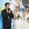Lee Yi Kyung xúc động trong ra mắt phim ‘Mẹ ơi, về nhà’