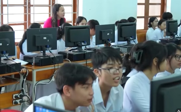 Hiểm họa từ trào lưu ‘treo người’ để trị đau lưng Hiểm họa từ trào lưu ‘treo người’ để trị đau lưng