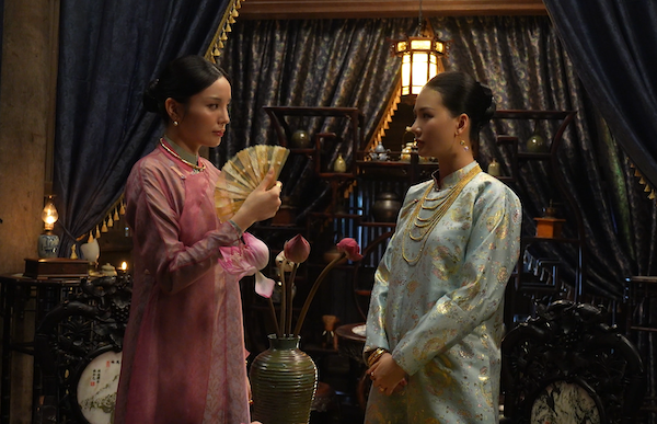 Vũ trụ hồng nhan của Chị Chị Em Em 3 được hé lộ qua đoạn phim hậu trường