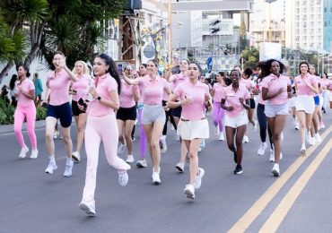 Đương kim Miss World và 111 thí sinh dự đêm hội thể thao tại Nha Trang