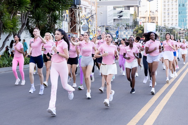 Đương kim Miss World và 111 thí sinh dự đêm hội thể thao tại Nha Trang