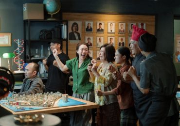 Thu Trang và Tiến Luật ‘giả nghèo’ dạy con trong phim mới