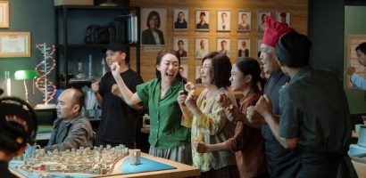 Thu Trang và Tiến Luật ‘giả nghèo’ dạy con trong phim mới