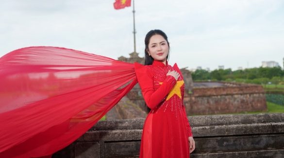 Duyên Quỳnh trình làng ‘Việt Nam gấm vóc rạng ngời’ dịp 2-9