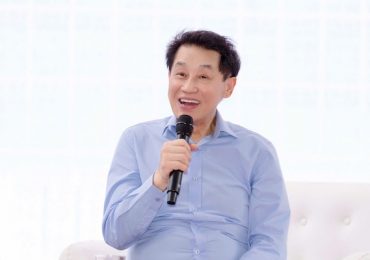 Doanh nhân Johnathan Hạnh Nguyễn truyền cảm hứng cho hơn 1.000 tân sinh viên