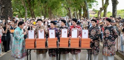 HIEUTHUHAI chính thức ngồi vào vị trí ‘Tổng tài’ công ty du lịch 2 Ngày 1 Đêm
