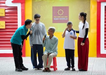 Đoàn Minh Anh nghẹn ngào khi tham gia Mái ấm gia đình Việt tại Vĩnh Long