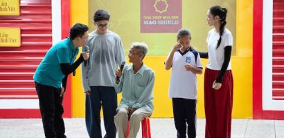 Đoàn Minh Anh nghẹn ngào khi tham gia Mái ấm gia đình Việt tại Vĩnh Long